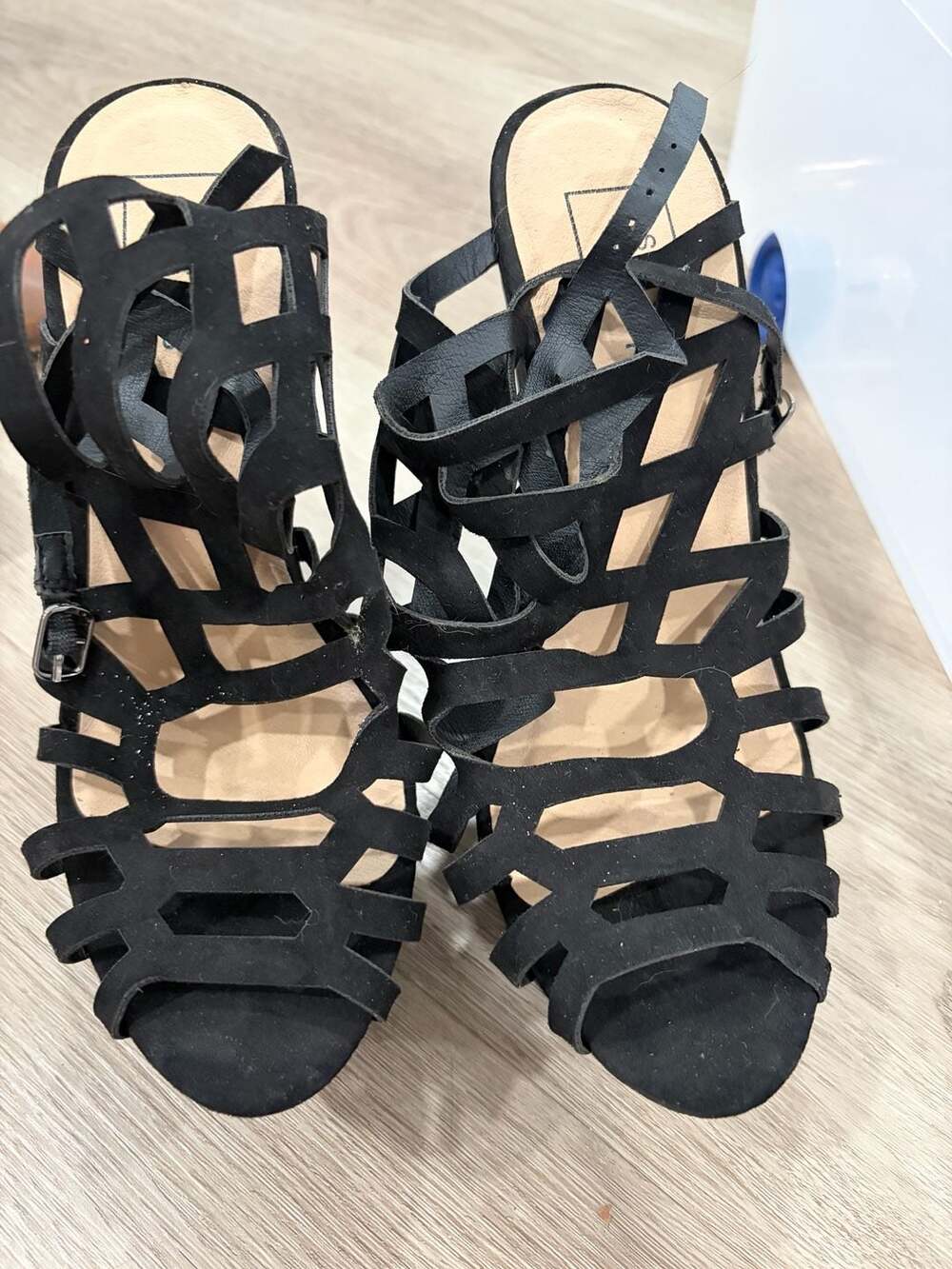 Shu Shop Grady 19 Wedge Heels Size 8 Black Strappy Cage